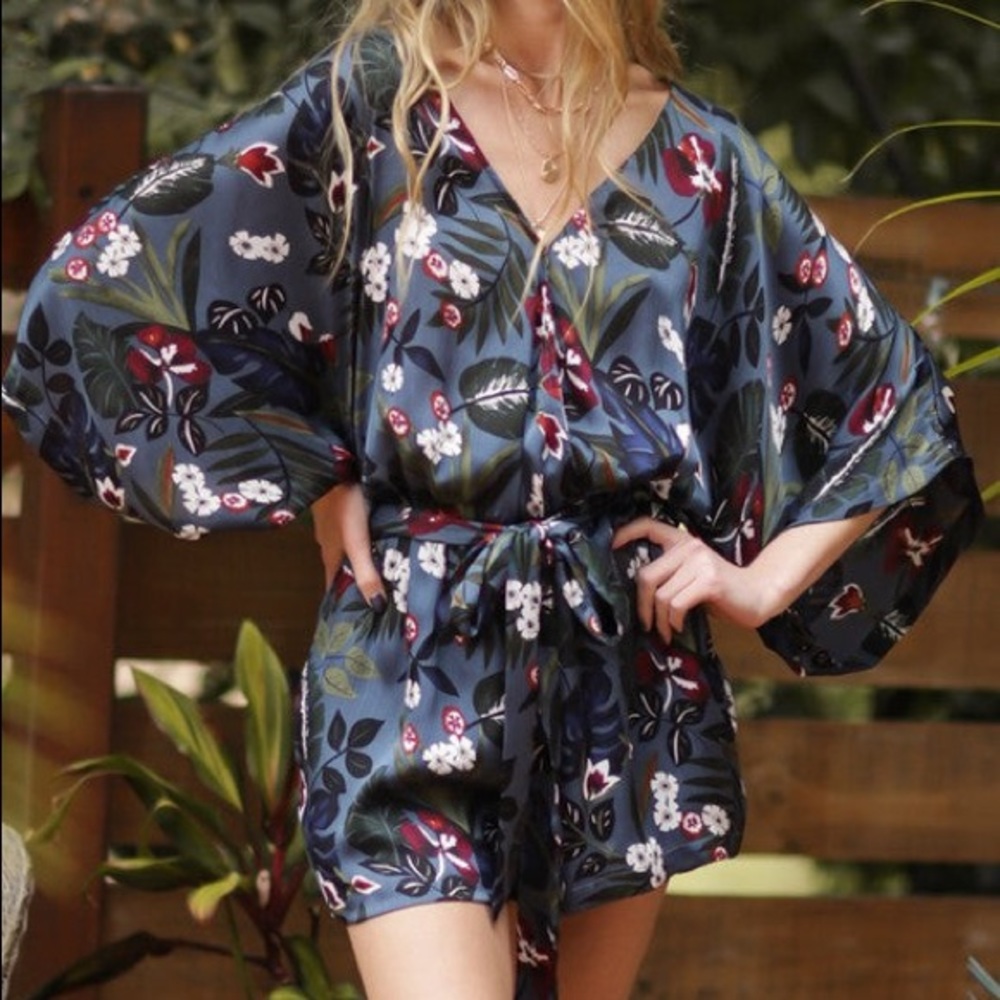 NWT BALTIC BORN Aakaa Floral Blue Kimono Romper Size Medium